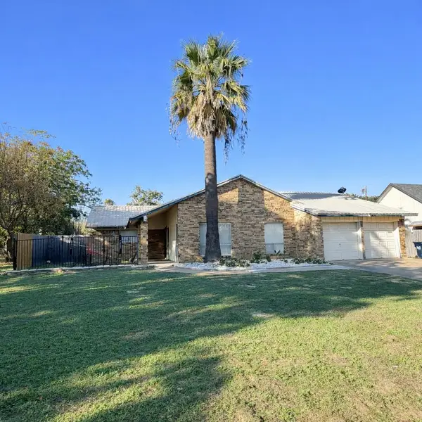 2206 N Murray Ave, Rockdale, TX 76567