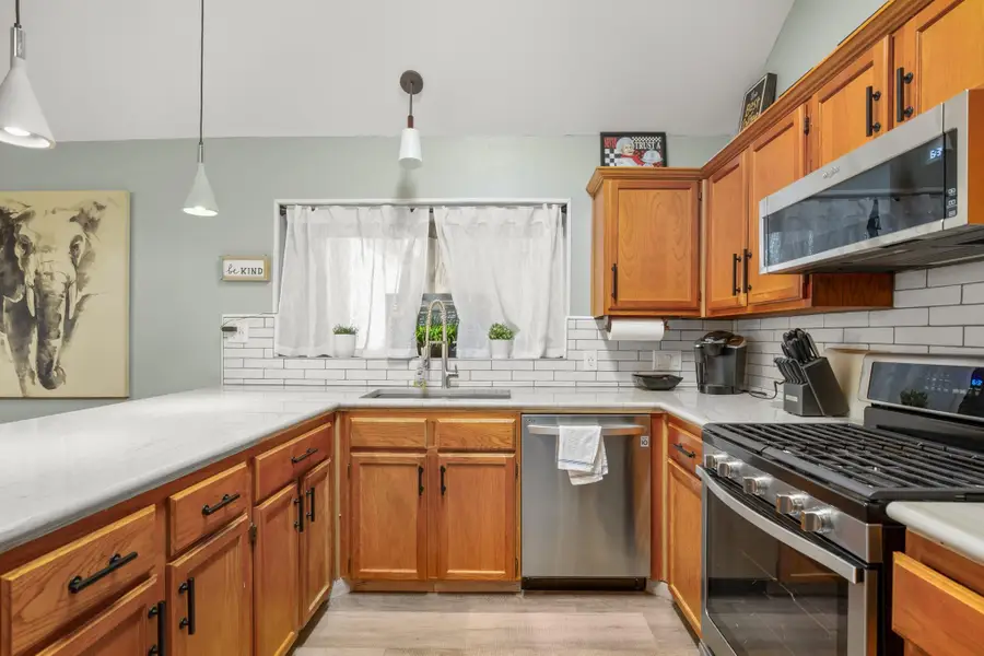 3015 Sunridge Dr, Austin, TX 78741 - Image #2