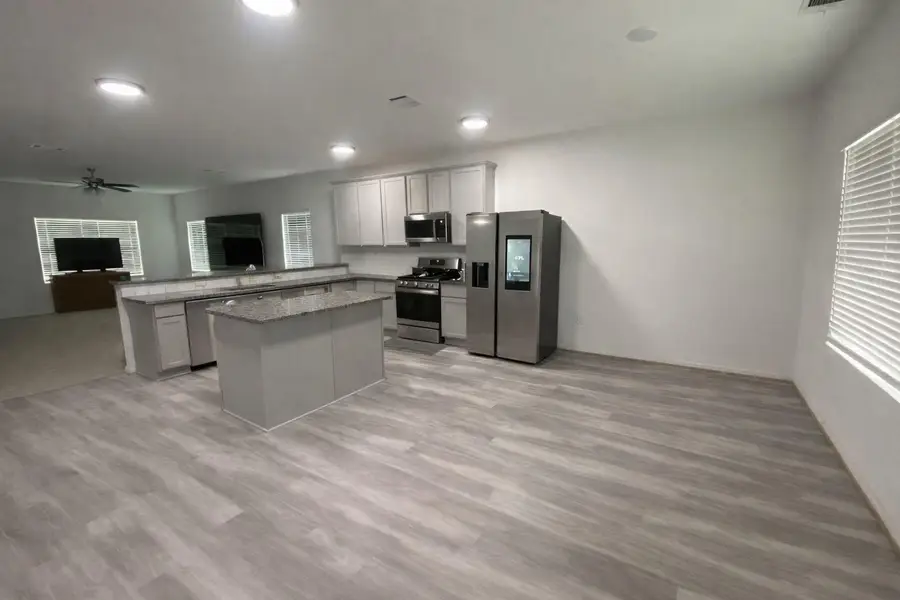208 Eagle Lake Dr, Hutto, TX 78634 - #2