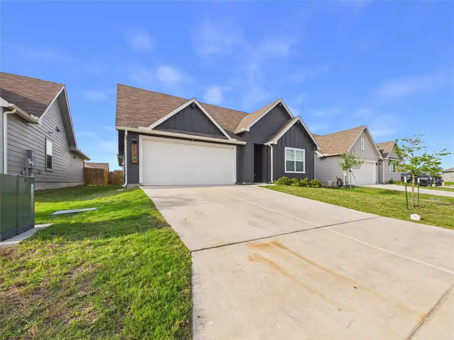 1012 Betsy Dr Dr, Seguin, TX 78155 - #2