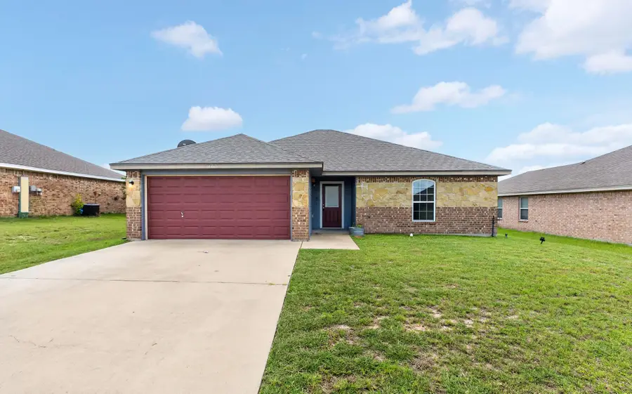 403 Chrislyn St, Troy, TX 76579 - #2