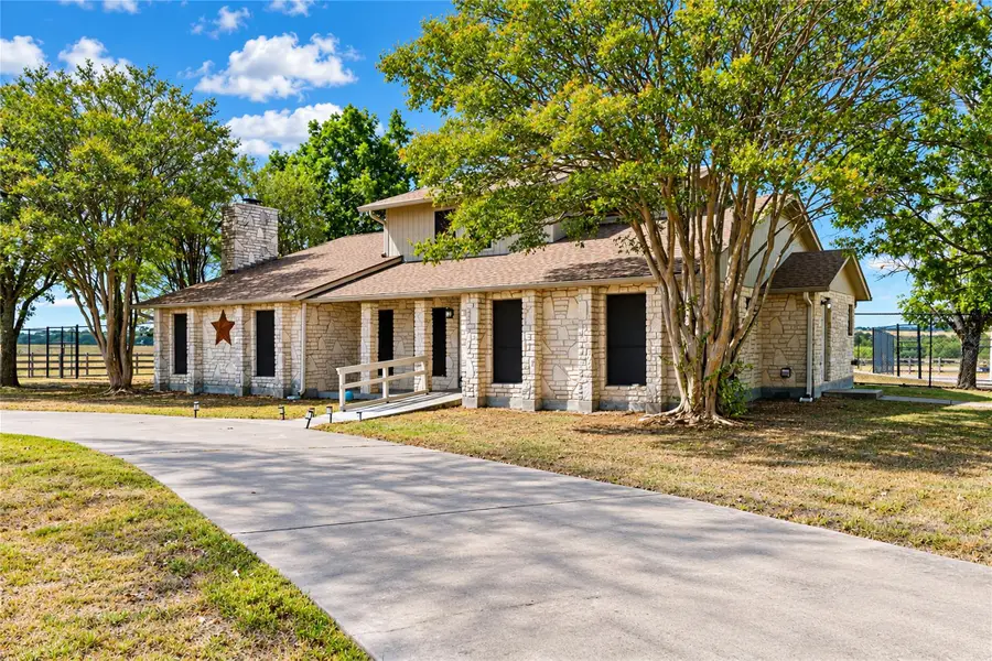 2750 County Road 100, Hutto, TX 78634 - #2