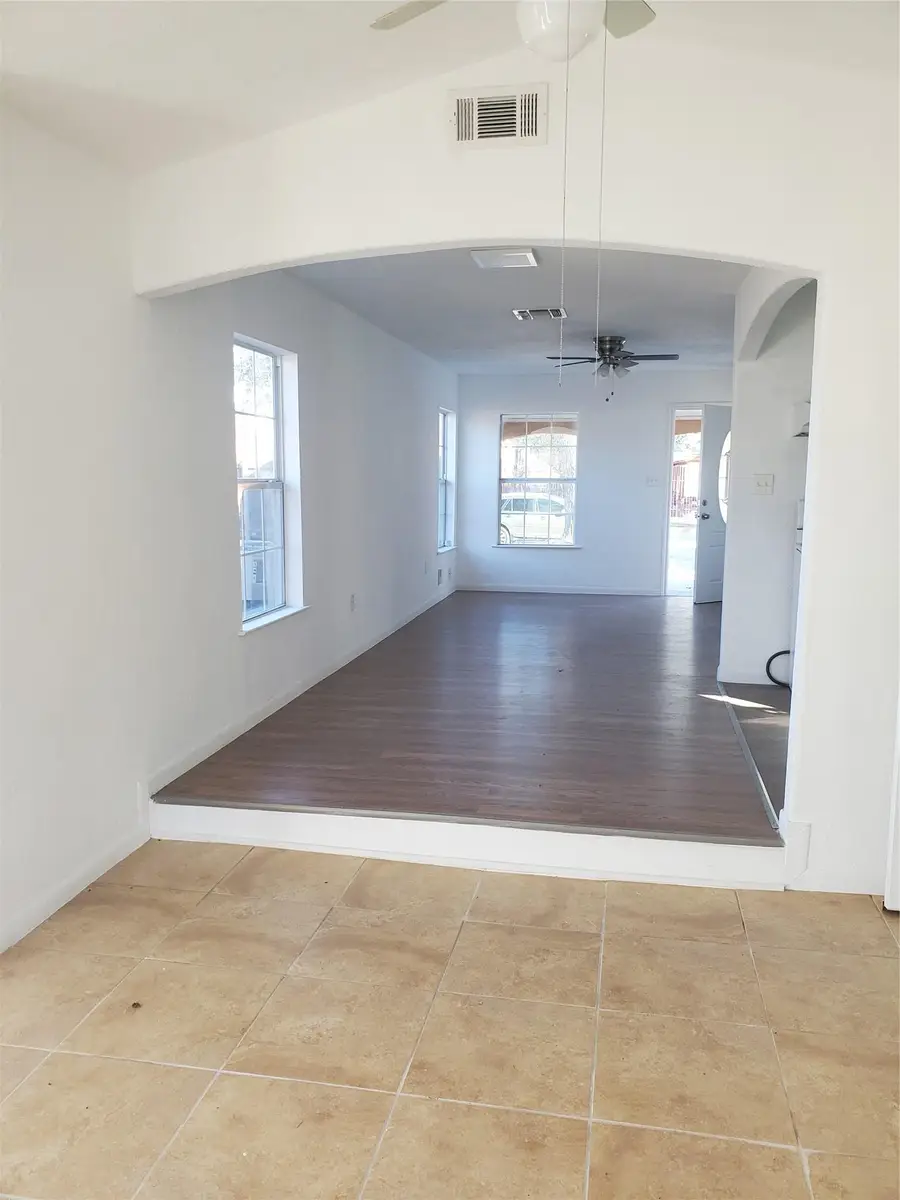 819 Rosehill Dr, San Antonio, TX 78213 - Image #2