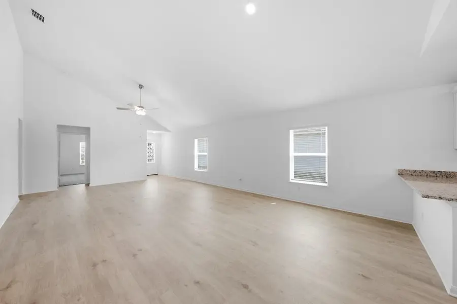 213 W Luna Blue Ln, Jarrell, TX 76537 - #3