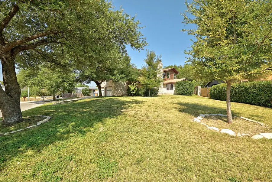 1904 Cedar Ridge Dr, Austin, TX 78741 - Image #2