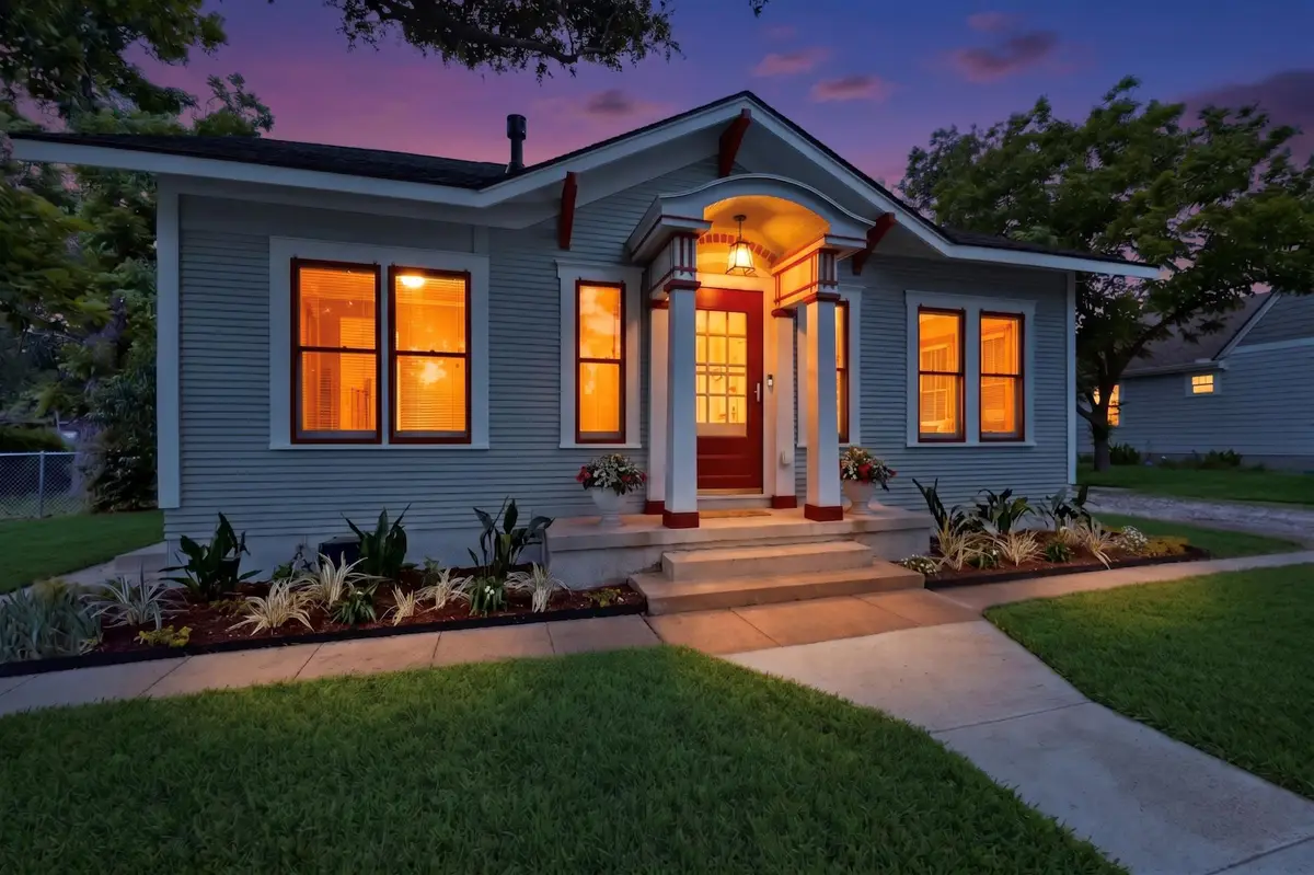 905 Howard St, Taylor, TX 76574 - #1