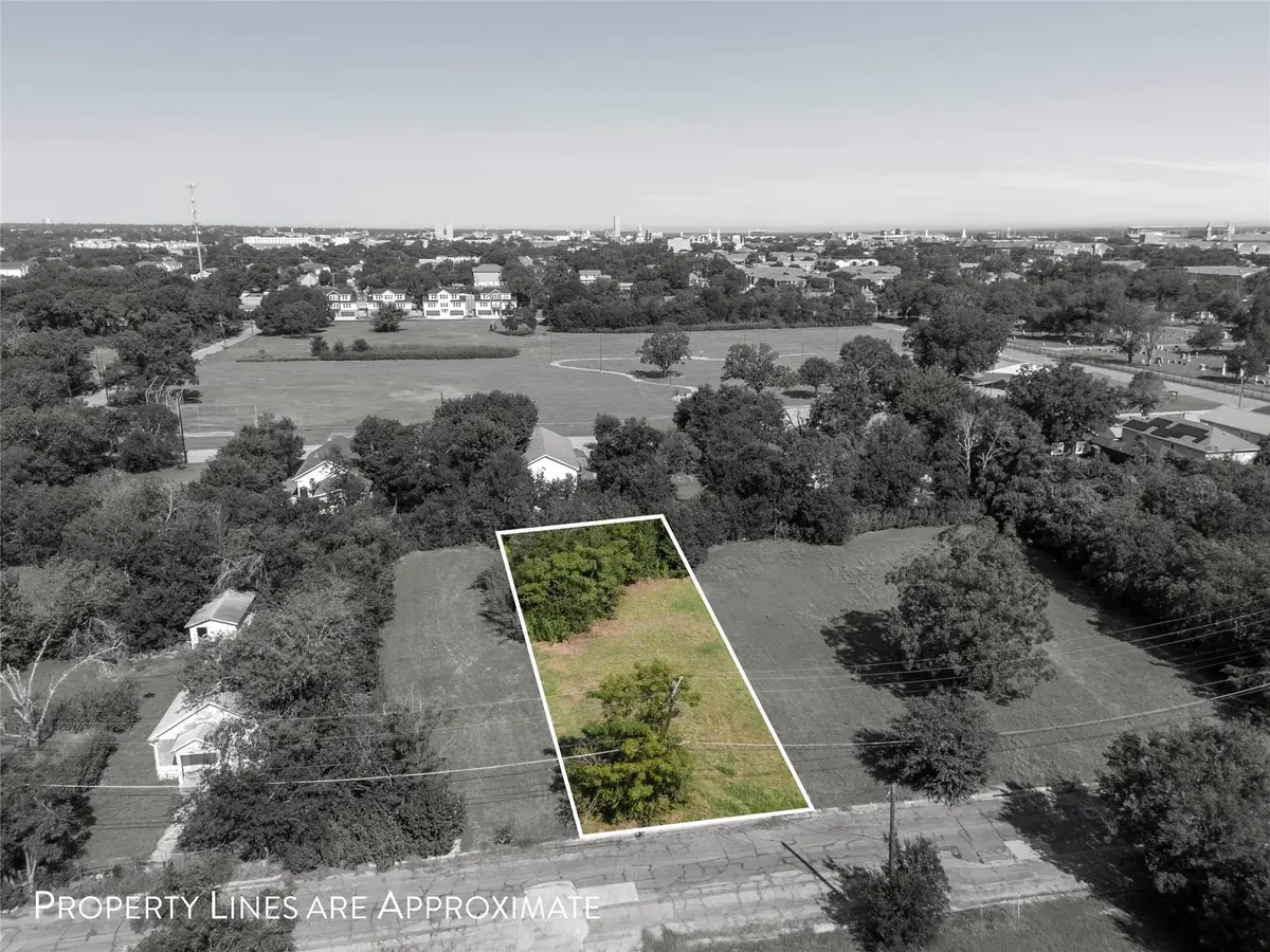 805 Benton Dr, Waco, TX 76706 - #1