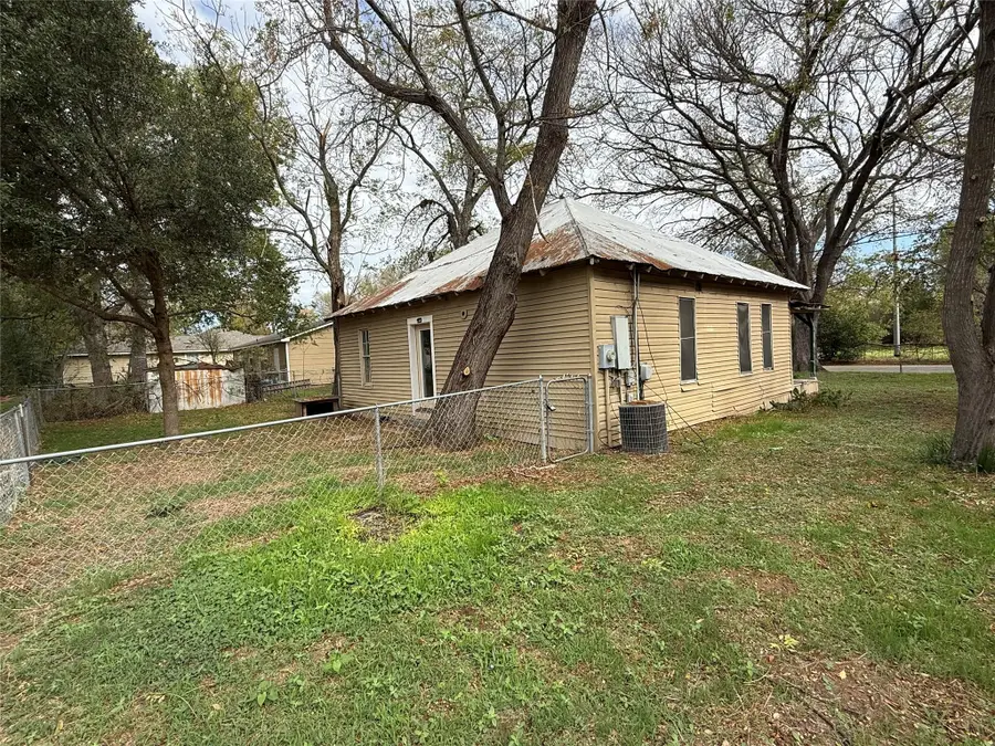 1402 Fayette St, Bastrop, TX 78602 - Image #2