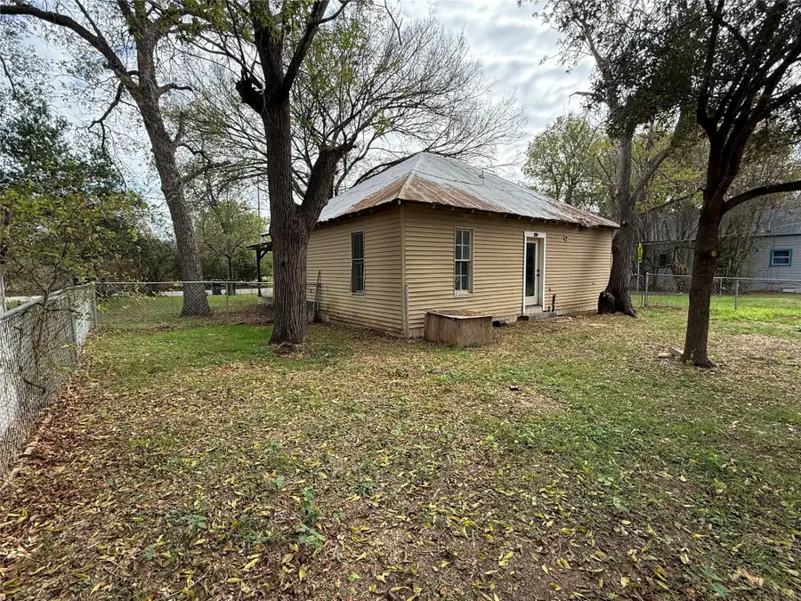 1402 Fayette St, Bastrop, TX 78602 - Image #3