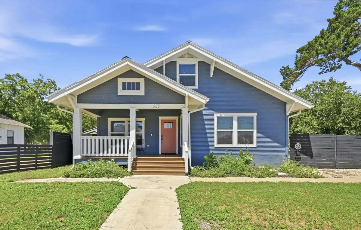 811/ 813 S Commerce St, Lockhart, TX 78644 - #1