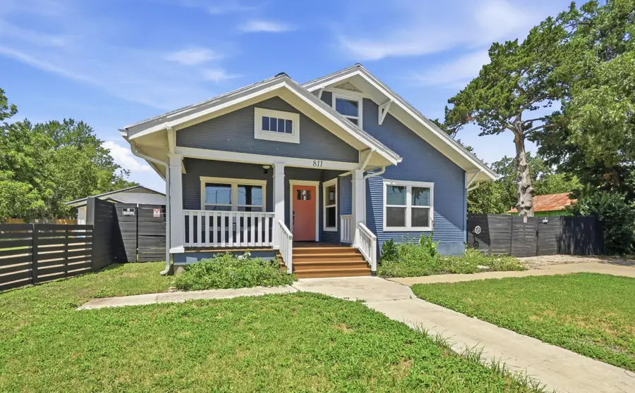 811/ 813 S Commerce St, Lockhart, TX 78644 - #2