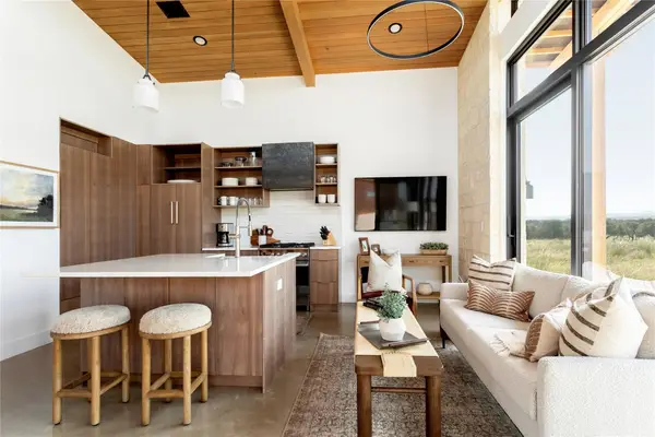 9361 W Us Highway 290 #4, Hye, TX 78635