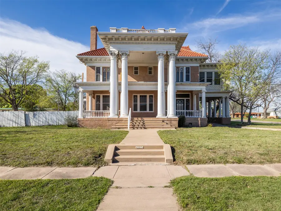 117 E 6th St, Taylor, TX 76574 - #3