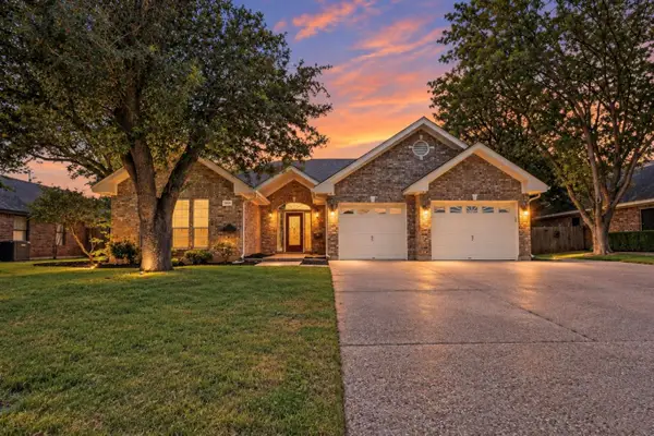 1906 Meadow Ridge Dr, Taylor, TX 76574