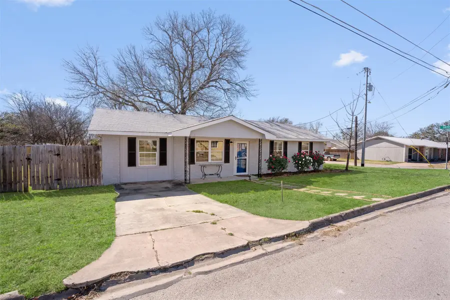 801 E Johnson St, Burnet, TX 78611 - #3