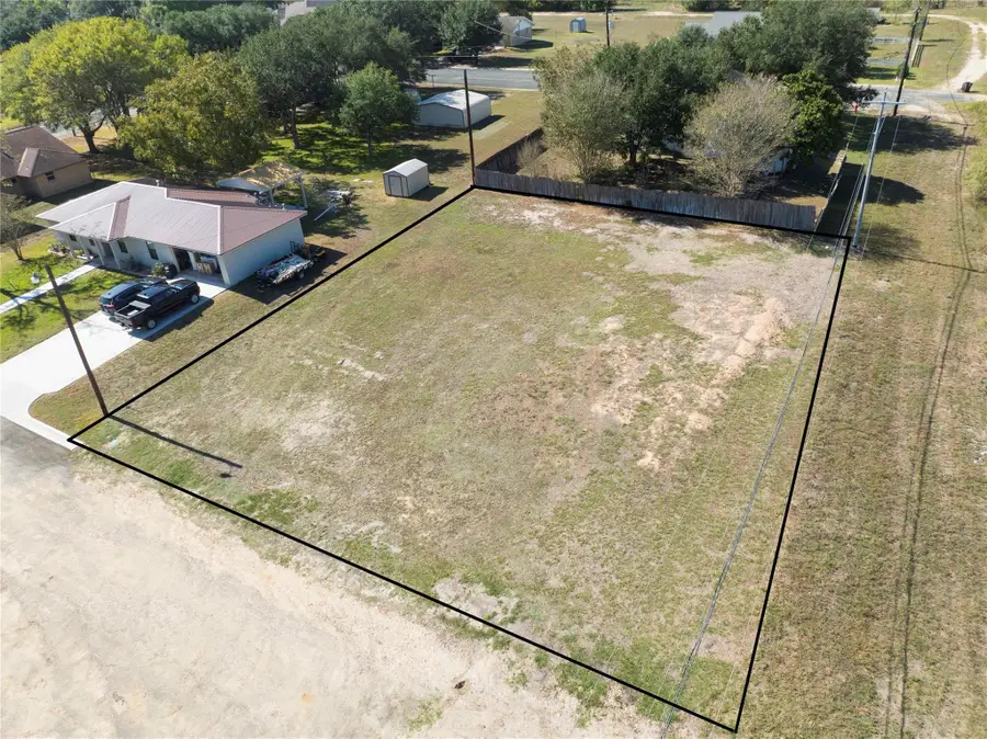 305 & 307 N Upton Ave, Schulenburg, TX 78956 - #2