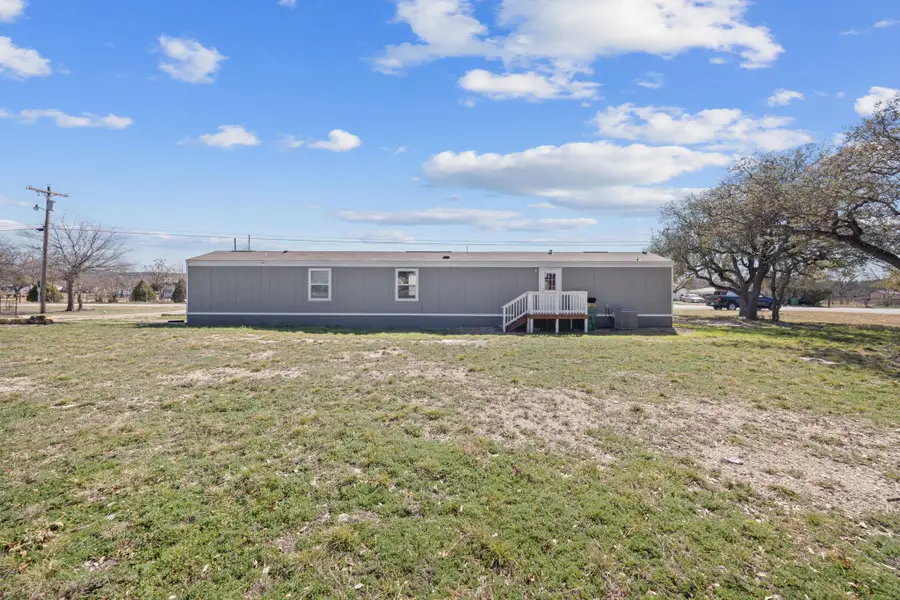 606 W Lampasas St, Lometa, TX 76853 - #2