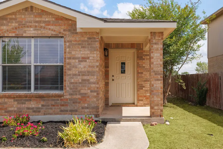 1014 W South St, Leander, TX 78641 - #3