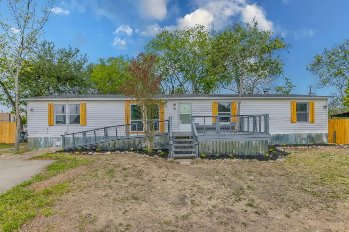 1901 Pecan St, San Marcos, TX 78666 - #1