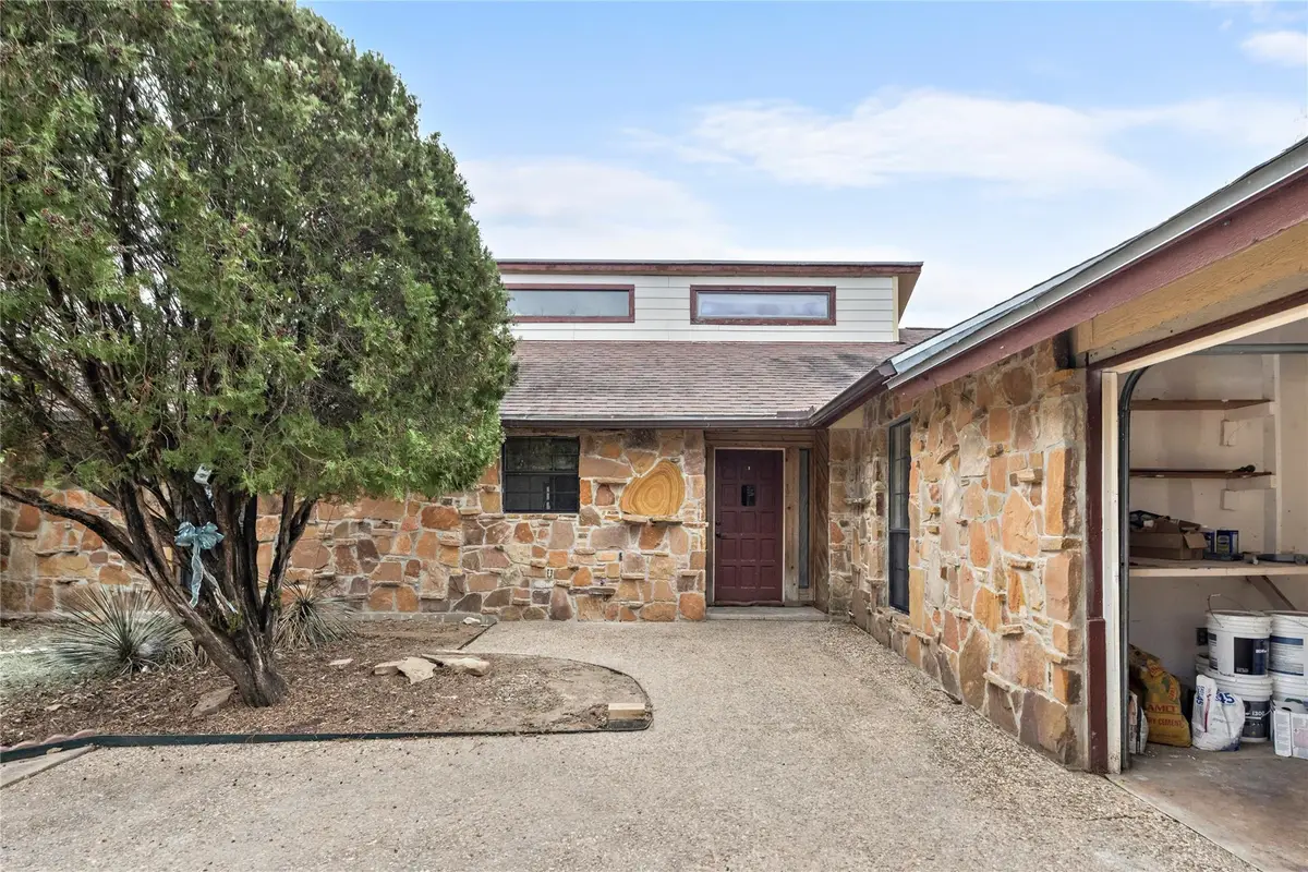 850 Fir Ln, Cottonwood Shores, TX 78657 - Image #1