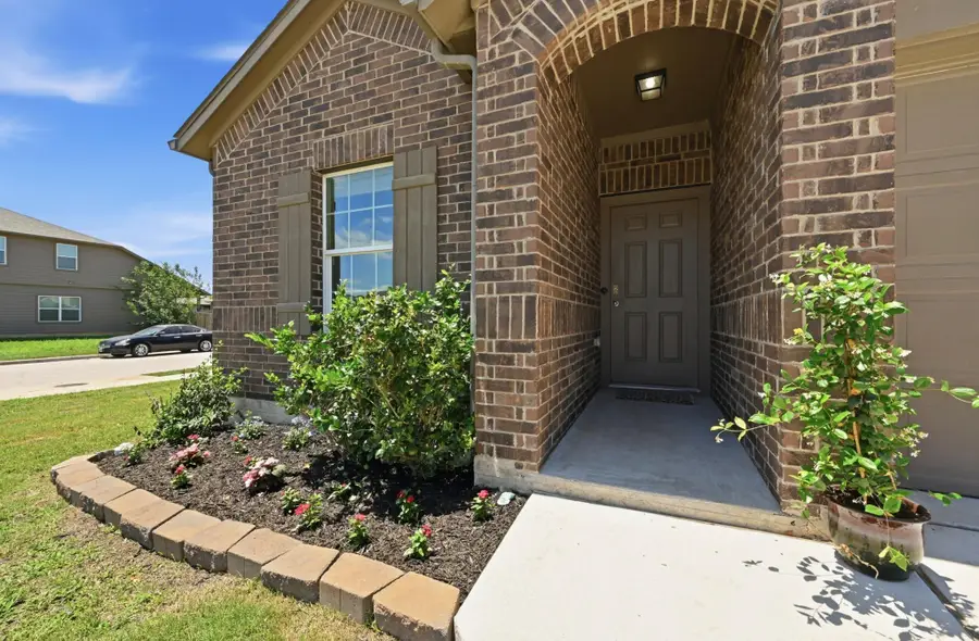 227 Hess Dr, Kyle, TX 78640 - #2