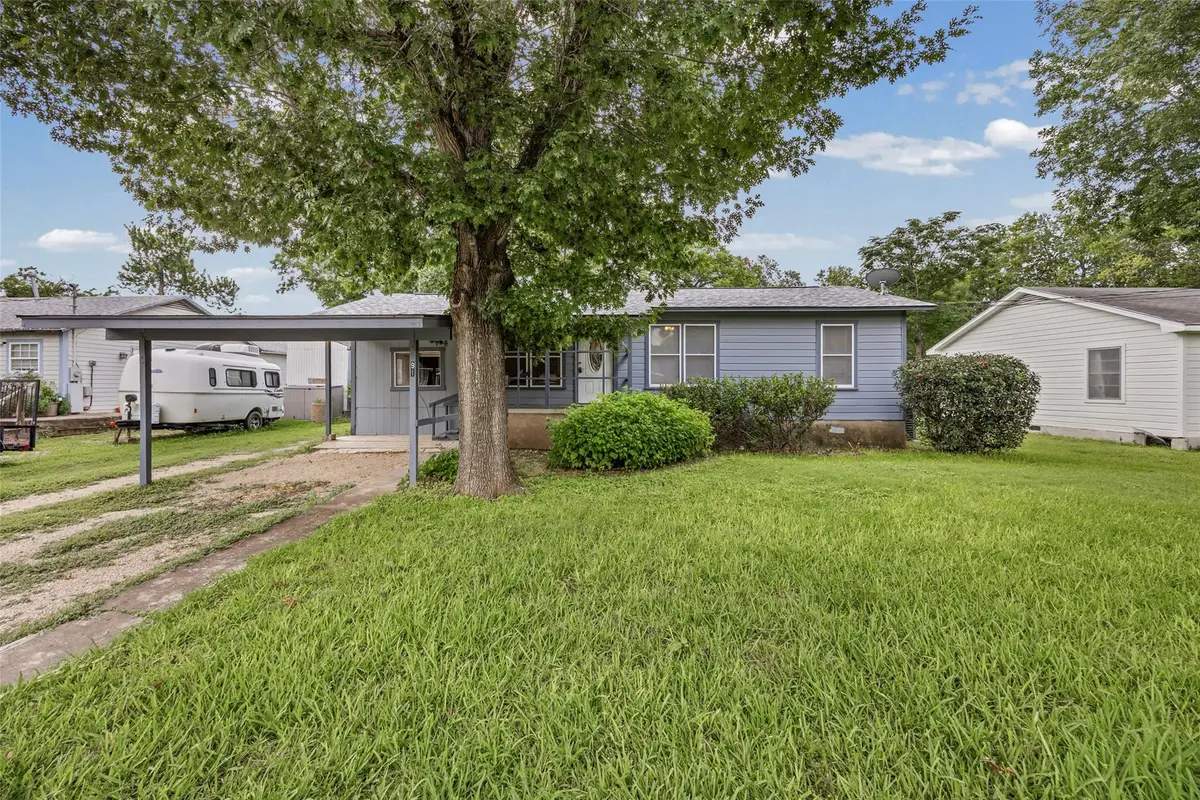 914 Plum St, Lockhart, TX 78644 - #1