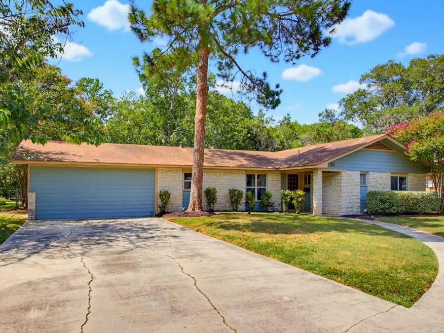 803 Campbell St, Lockhart, TX 78644 - #2