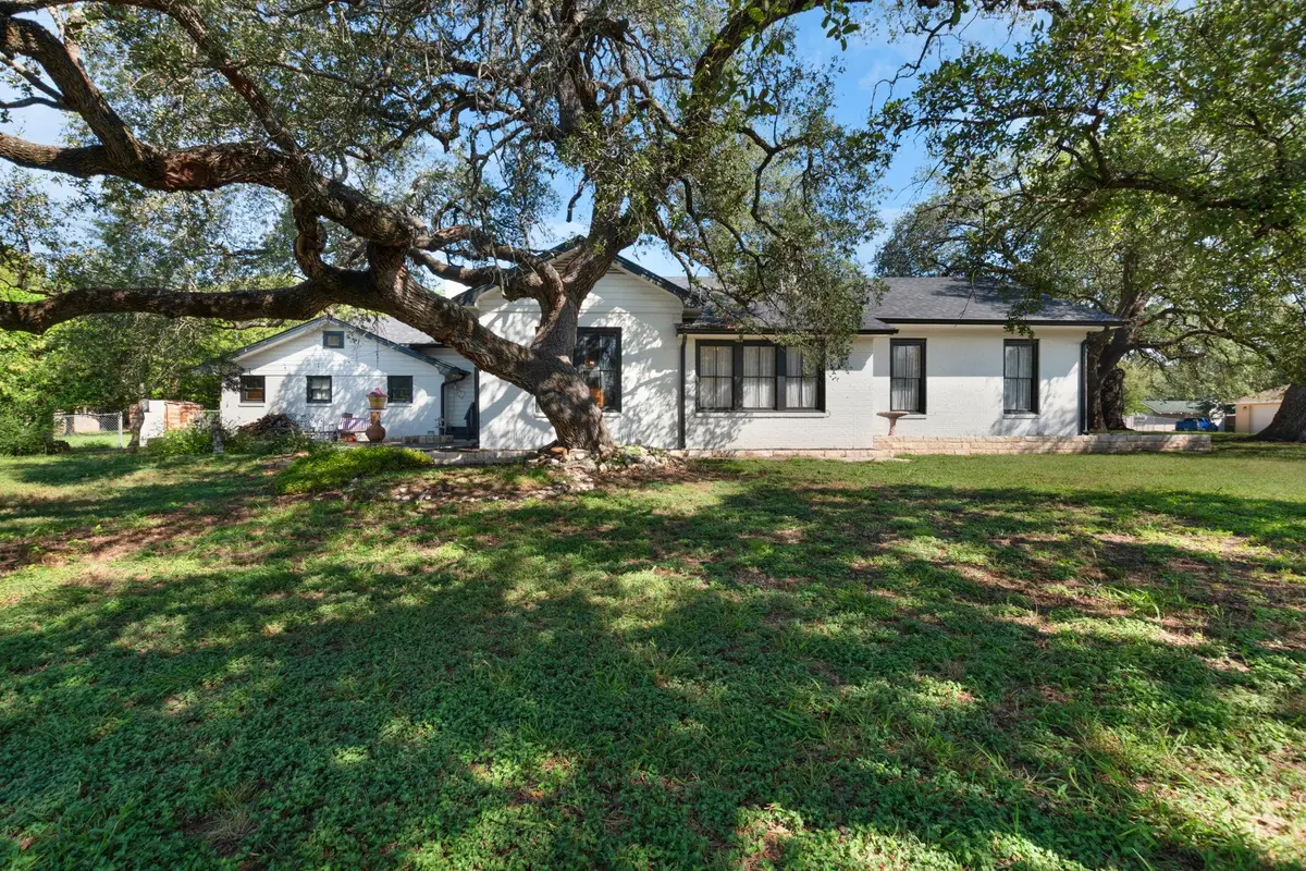 106 S Howe St, Lampasas, TX 76550 - Image #1