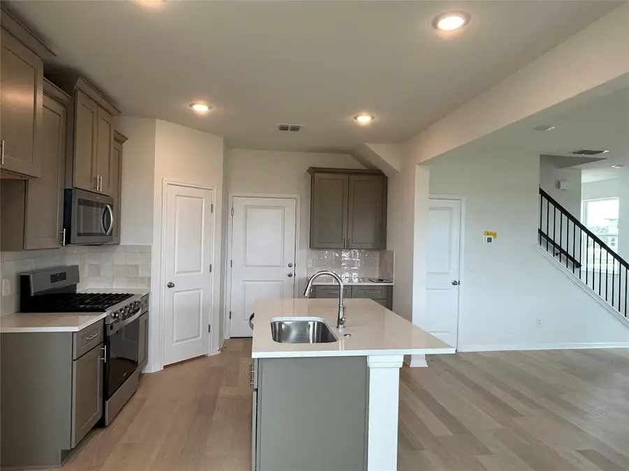 335 Young St, Buda, TX 78610 - #3