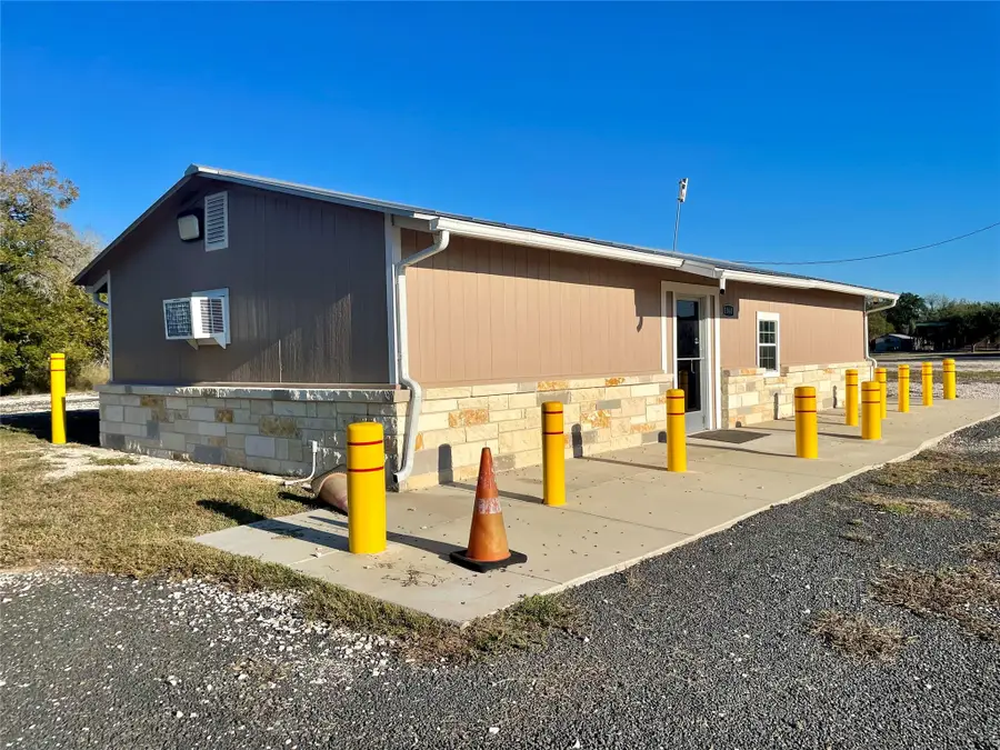 1000 N 5th St St, Kenedy, TX 78119 - Image #3