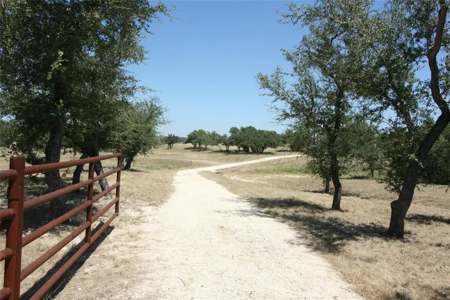 191 Pivot Cir, Briggs, TX 78608 - #2