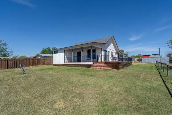 302 N Austin St, Coupland, TX 78615