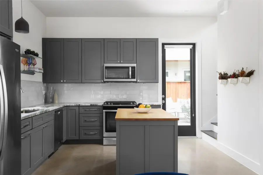 1120 Omega Ave #1, Austin, TX 78721 - Image #2