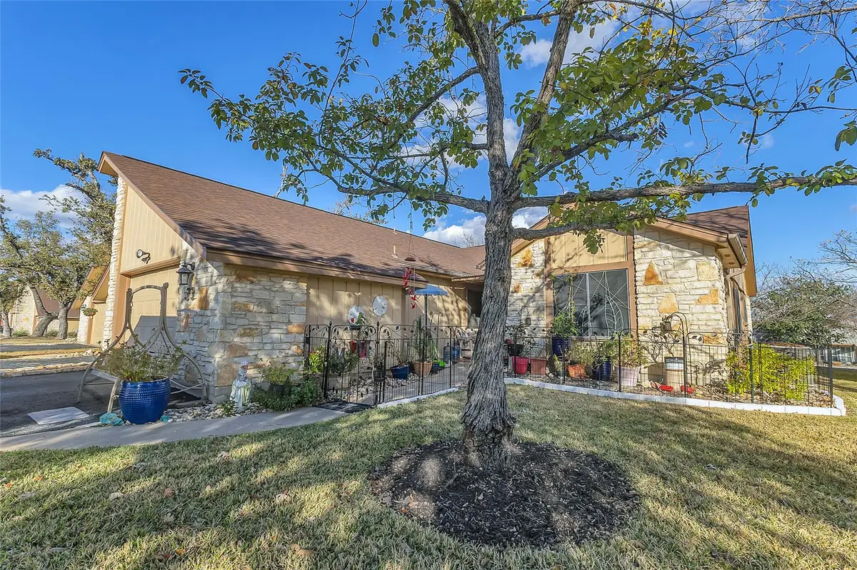 33 Oaks Pl, Lago Vista, TX 78645 - Image #1