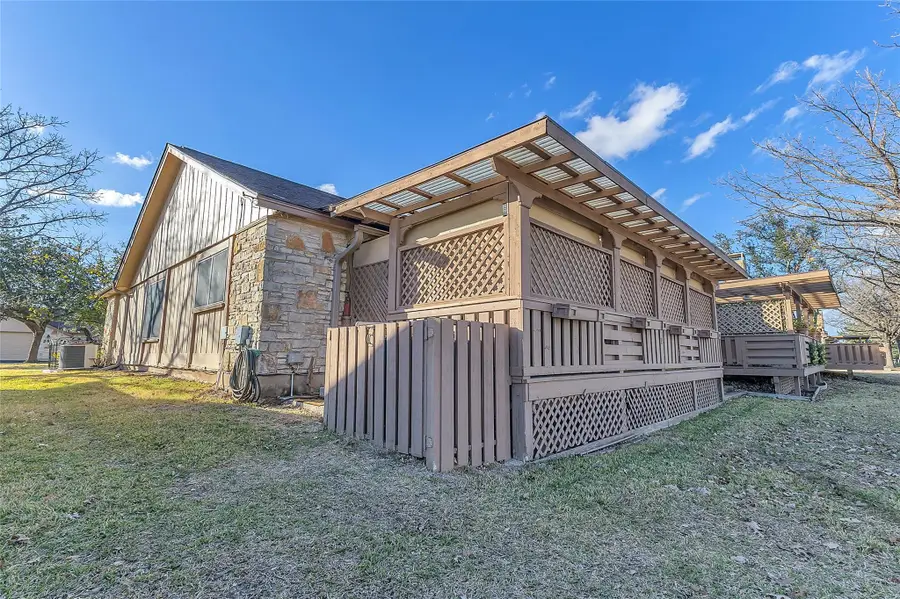 33 Oaks Pl, Lago Vista, TX 78645 - Image #3