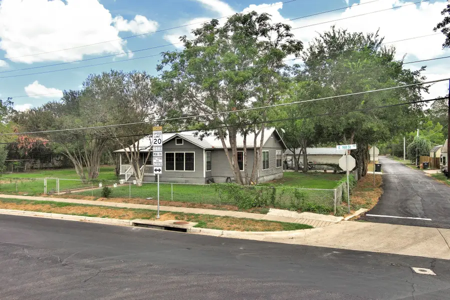 1401 Hill St, Bastrop, TX 78602 - #2