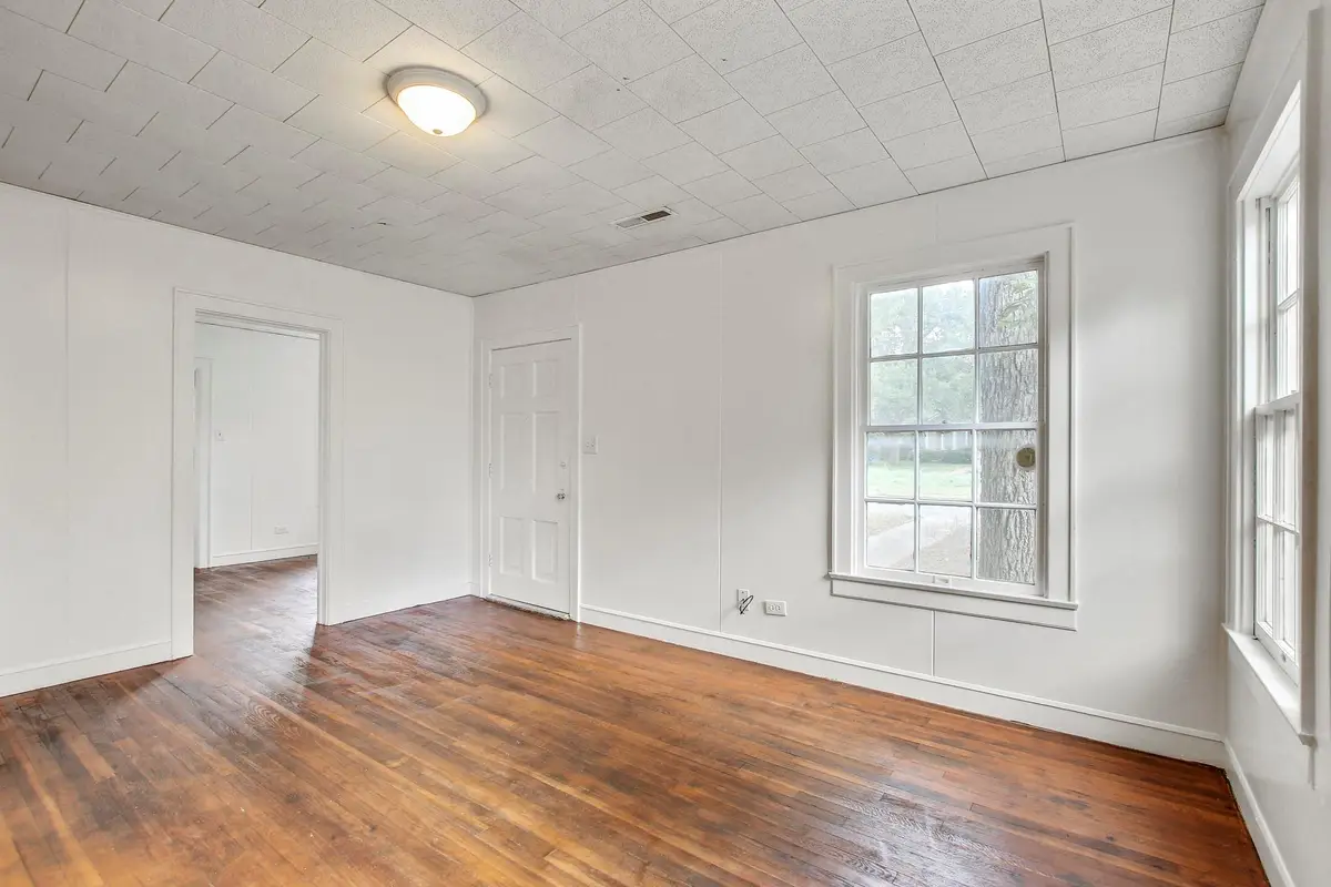 1403 Burns Blvd, Taylor, TX 76574 - #1