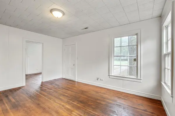 1403 Burns Blvd, Taylor, TX 76574