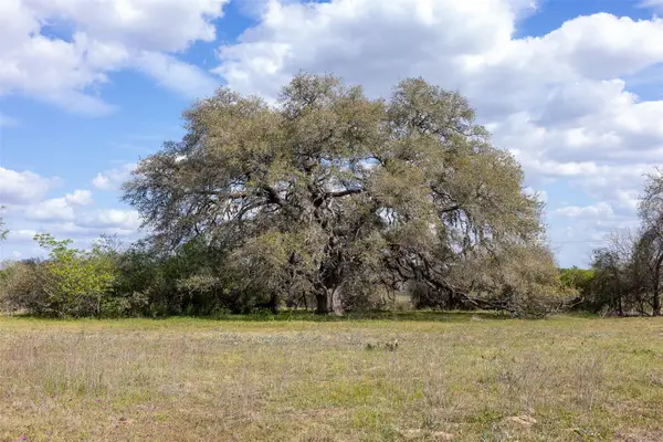 128 County Road 214, Hallettsville, TX 77964