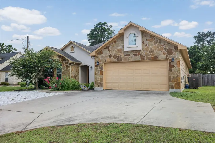 220 Tahitian Dr, Bastrop, TX 78602 - #3