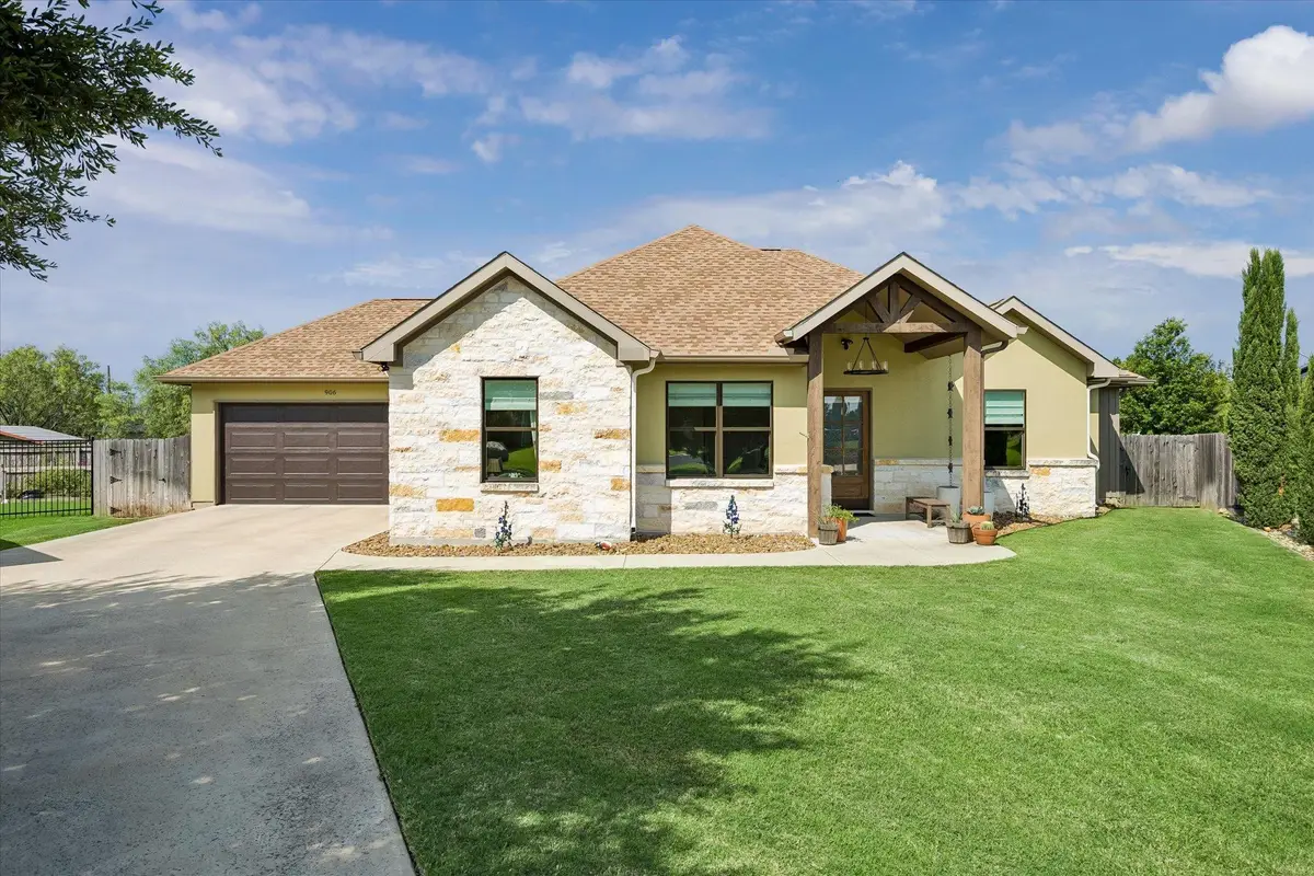 906 Canyon Oak Cir, Marble Falls, TX 78654 - #1