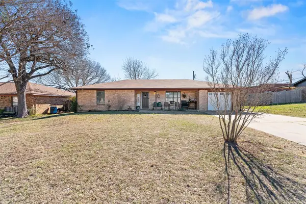 1611 Brazos Ave, Rockdale, TX 76567