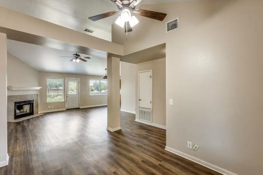 124 Meadowside Dr, Hutto, TX 78634 - Image #2