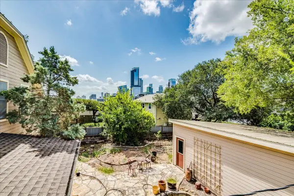 1111 W 10th St #104, Austin, TX 78703