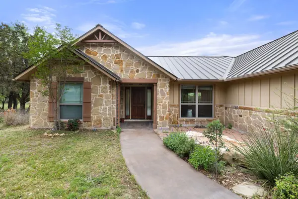 215 Maverick Cir, Horseshoe Bay, TX 78657