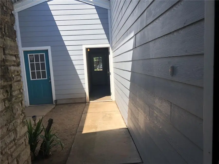 407 A & B Vista West Ct, Bastrop, TX 78602 - #2