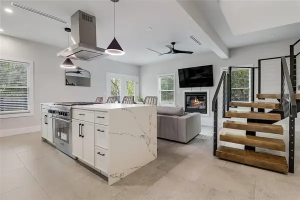 1109 W Annie St, Austin, TX 78704