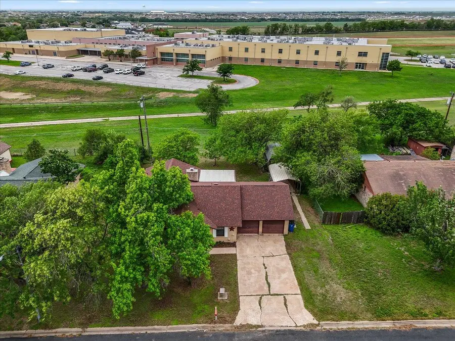 310 Mcclendon Dr, Elgin, TX 78621 - #2