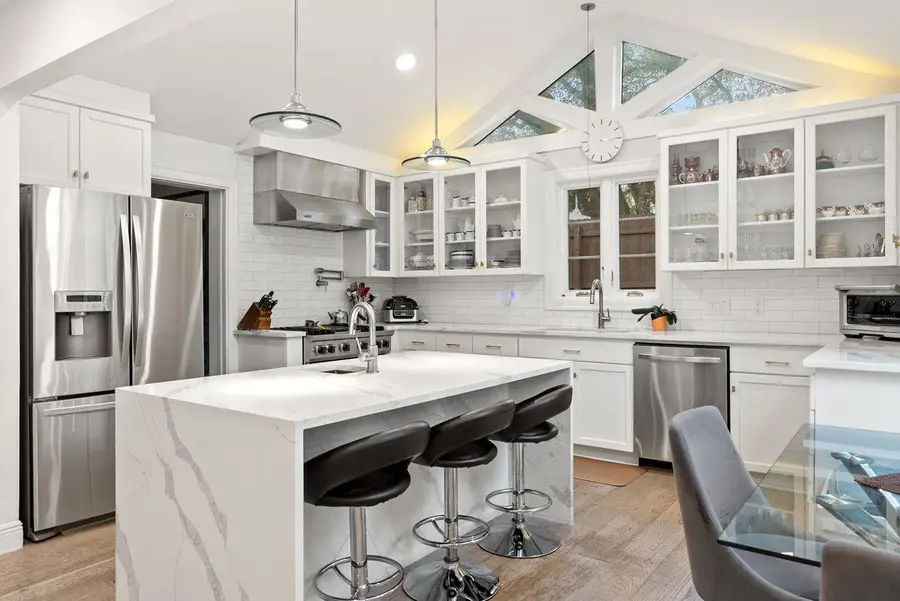 1703 Meadowbrook Dr, Austin, TX 78703 - Image #3