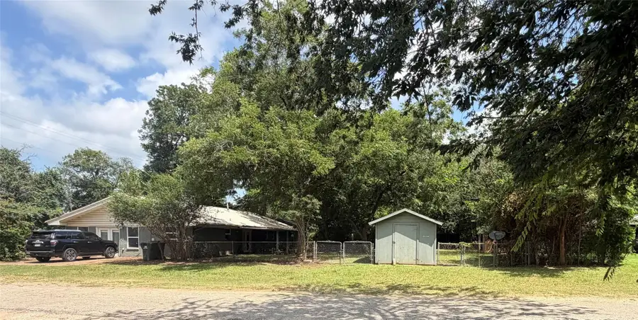 204 N Rockdale St, Lexington, TX 78947 - #3
